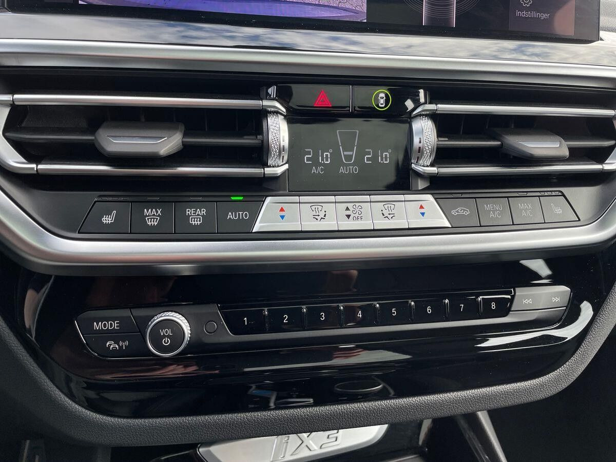 Blå BMW iX3 fra 2023
