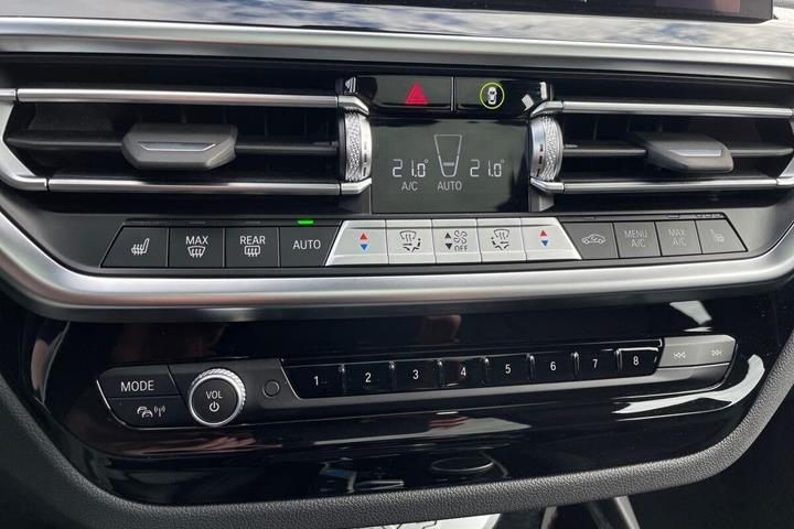 Blå BMW iX3 fra 2023