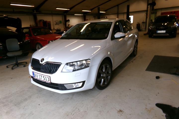 Hvid Skoda Octavia fra 2015
