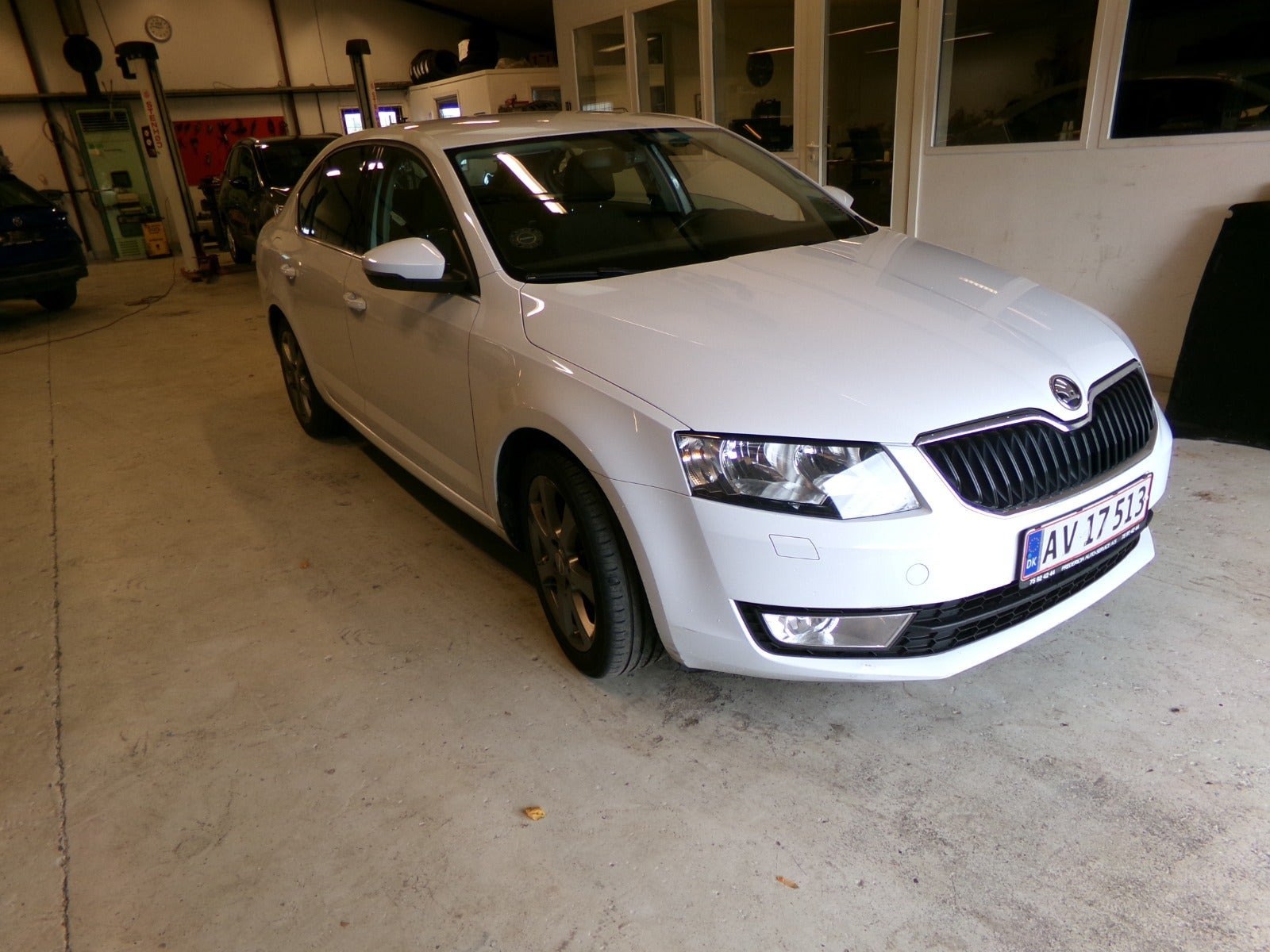 Hvid Skoda Octavia fra 2015