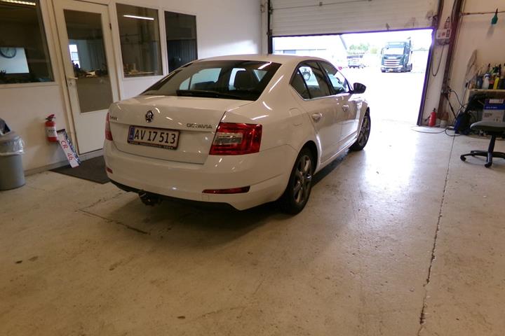 Hvid Skoda Octavia fra 2015