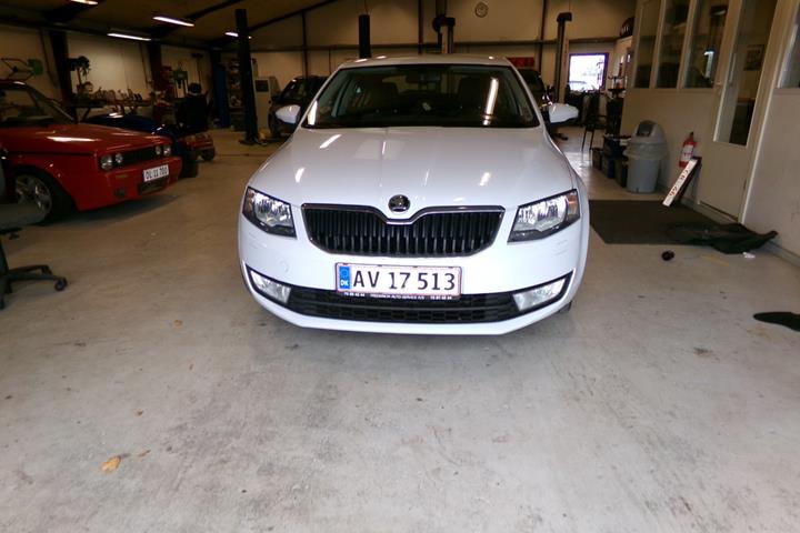 Hvid Skoda Octavia fra 2015