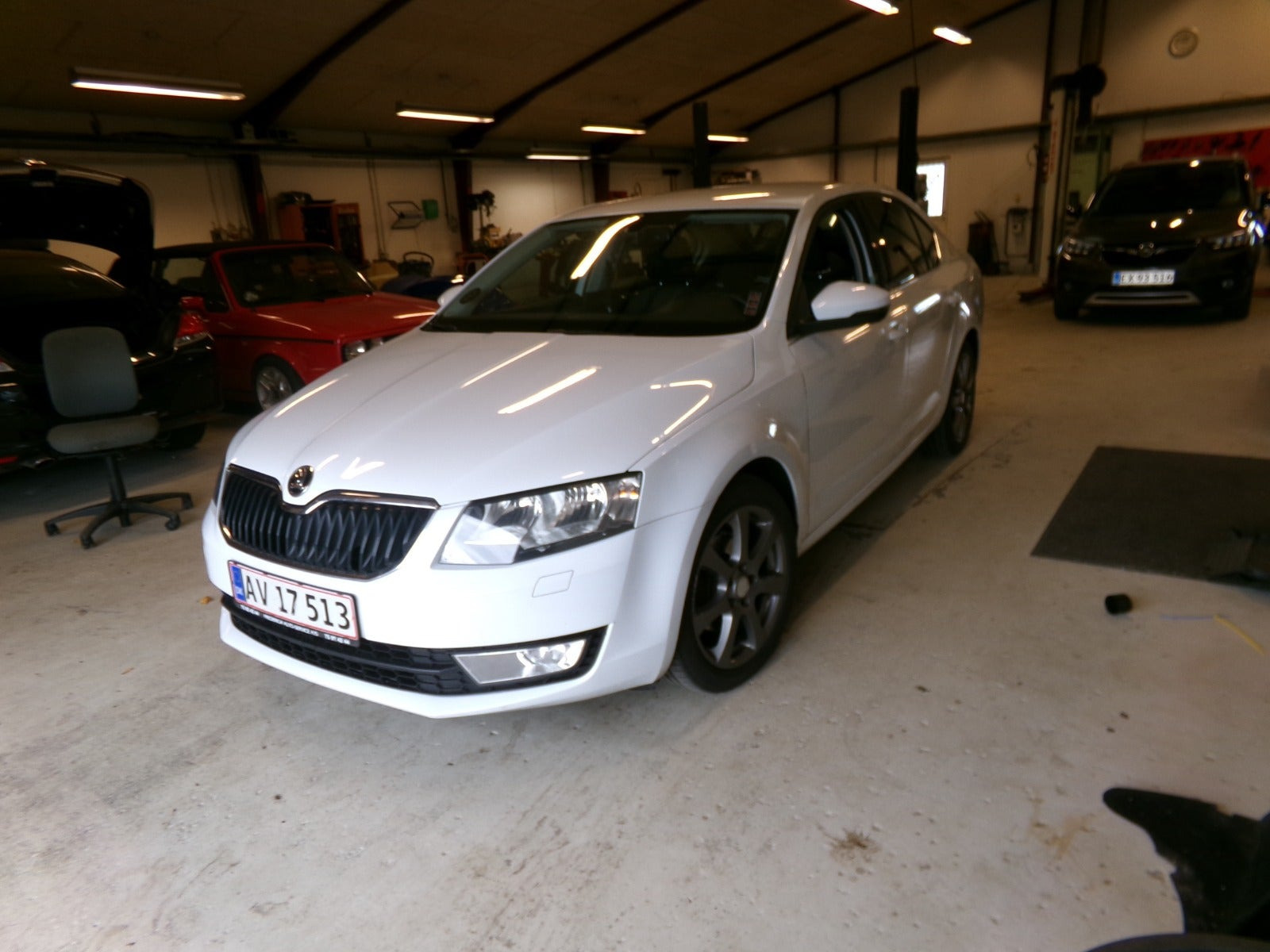 Hvid Skoda Octavia fra 2015