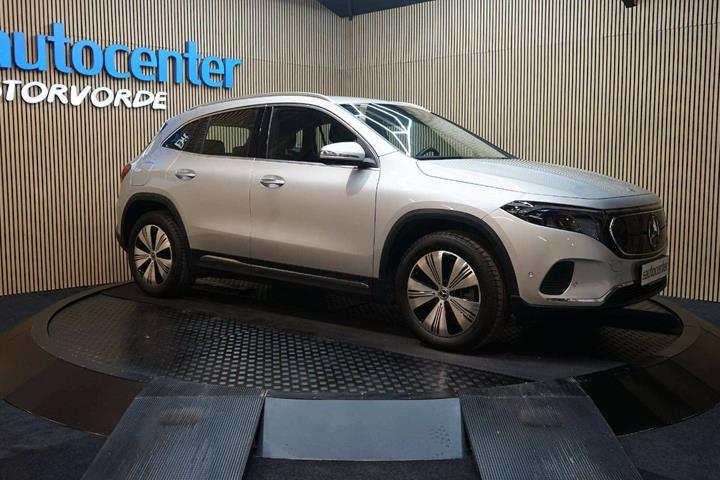 Sølv Mercedes EQA300 fra 2023