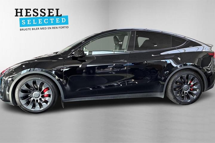 Sort Tesla Model Y fra 2023