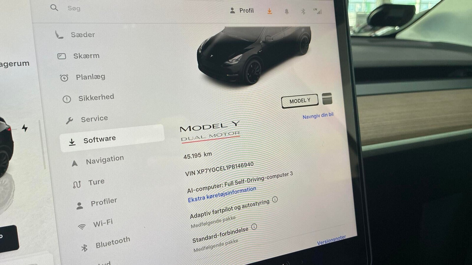 Sort Tesla Model Y fra 2023