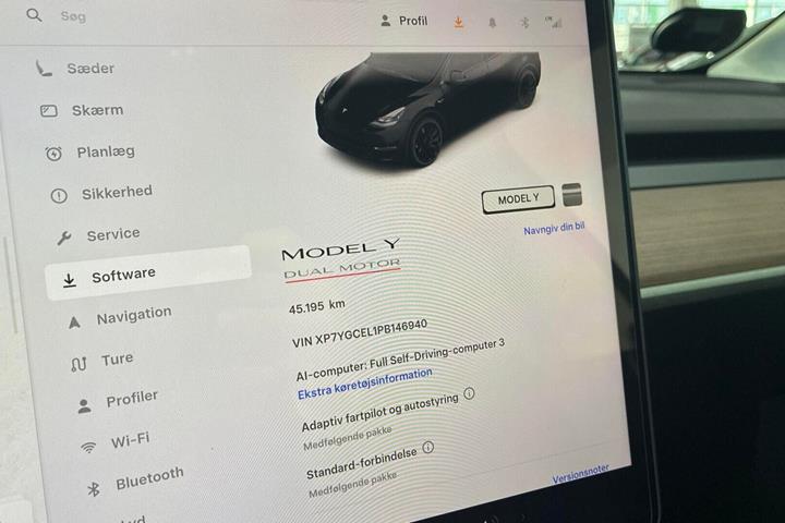 Sort Tesla Model Y fra 2023