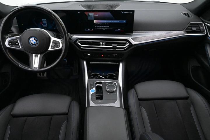 Grå BMW i4 fra 2023