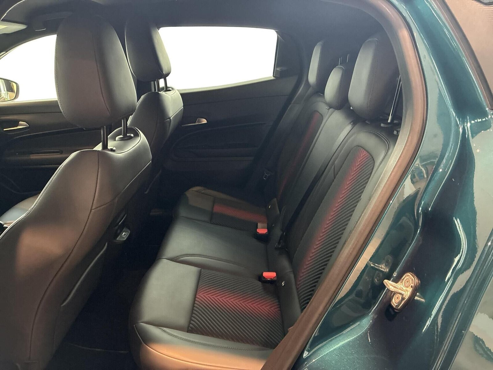 Blå Alfa Romeo Junior fra 2024
