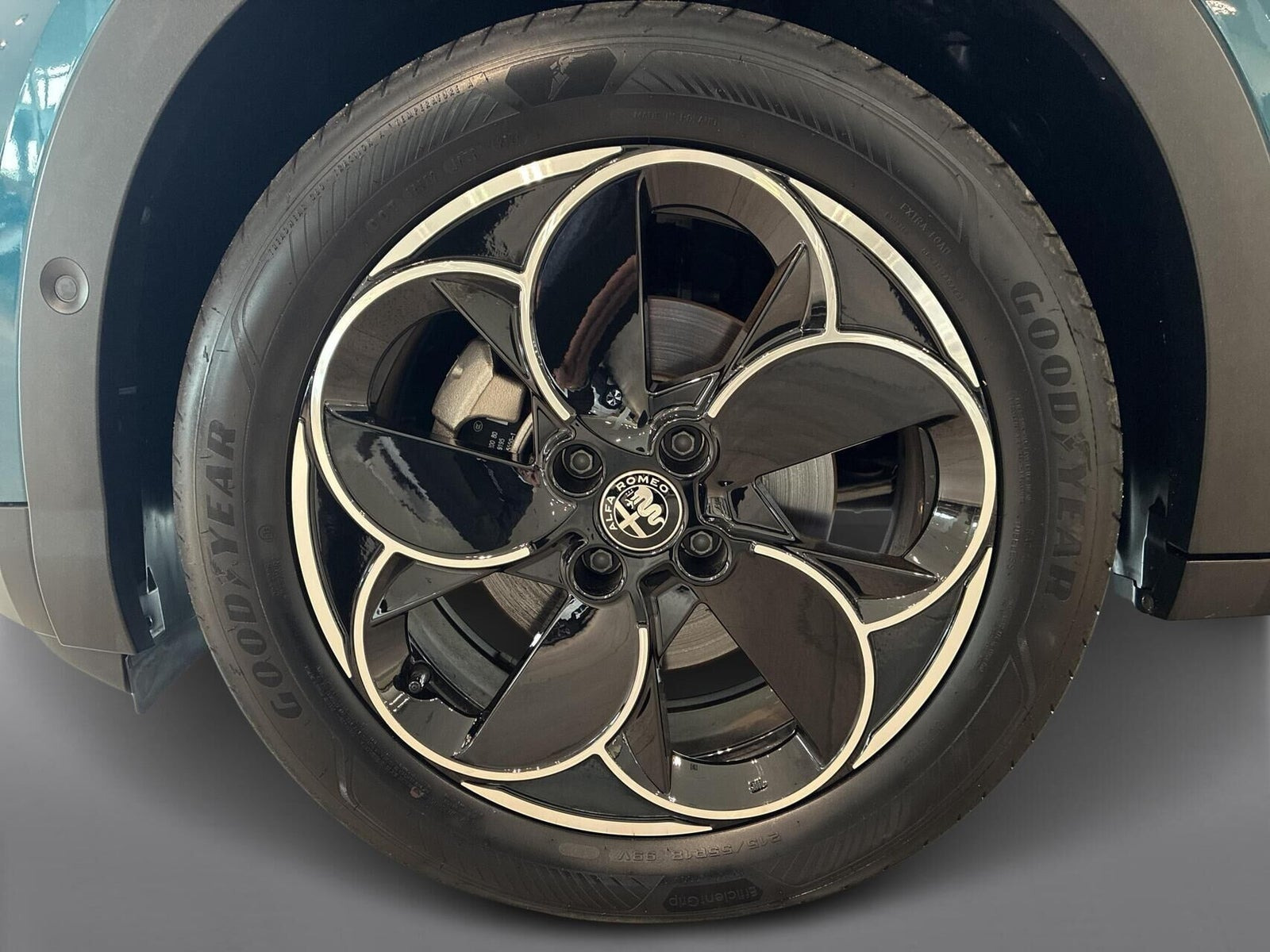 Blå Alfa Romeo Junior fra 2024