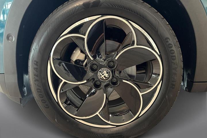 Blå Alfa Romeo Junior fra 2024