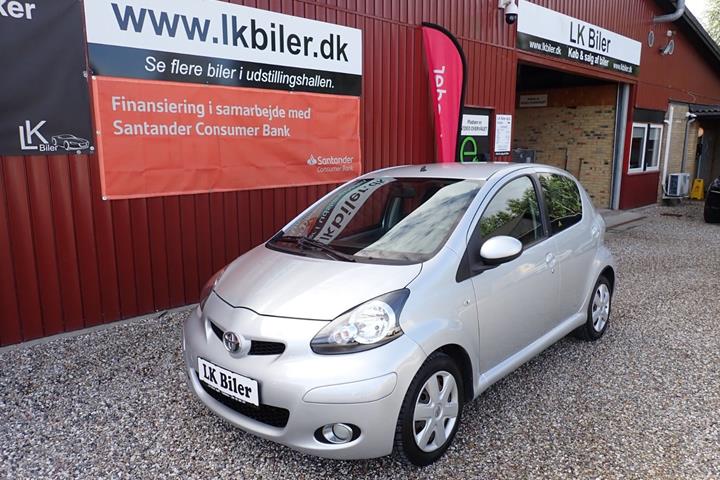 Sølv Toyota Aygo fra 2011