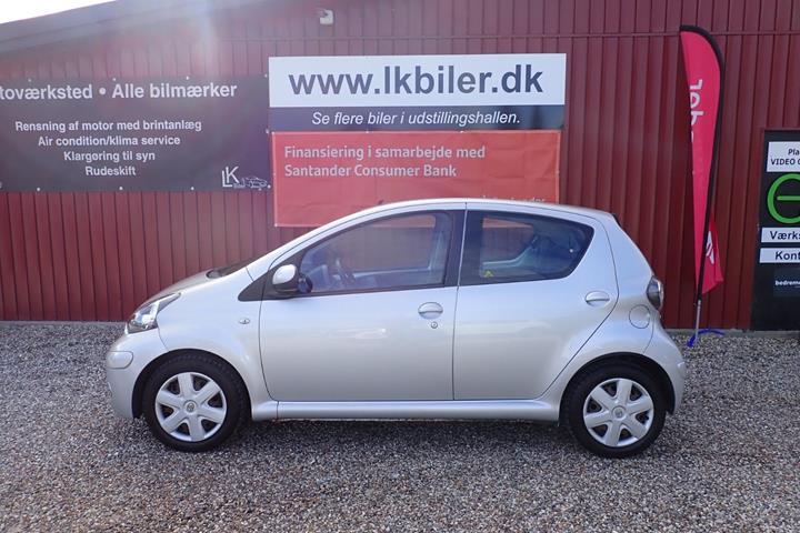 Sølv Toyota Aygo fra 2011