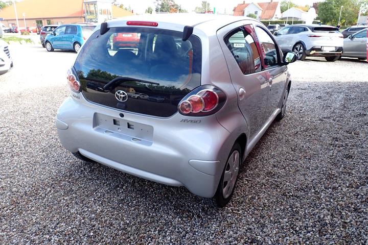 Sølv Toyota Aygo fra 2011