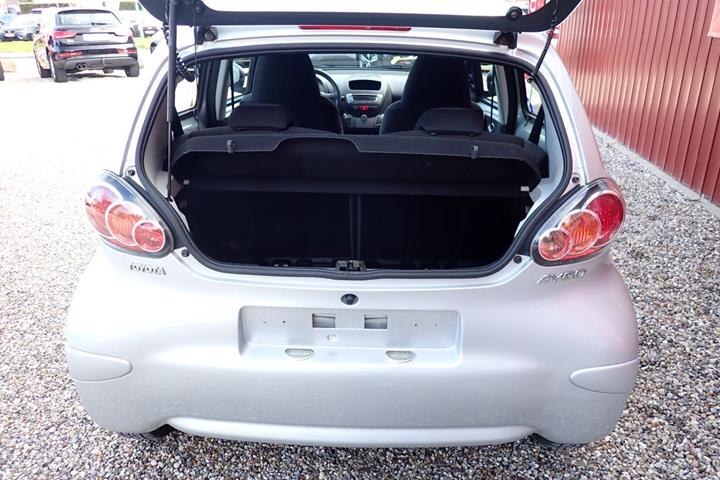 Sølv Toyota Aygo fra 2011