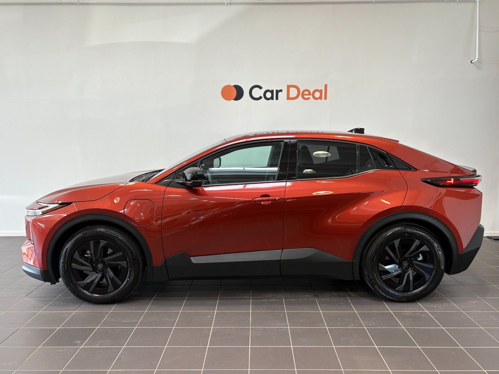 Orange Toyota C-HR+ fra 2026