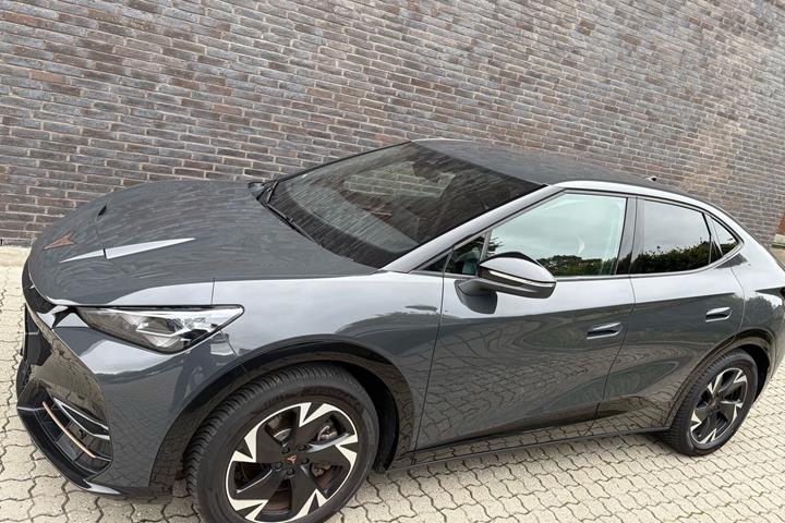 Grå Cupra Tavascan fra 2025
