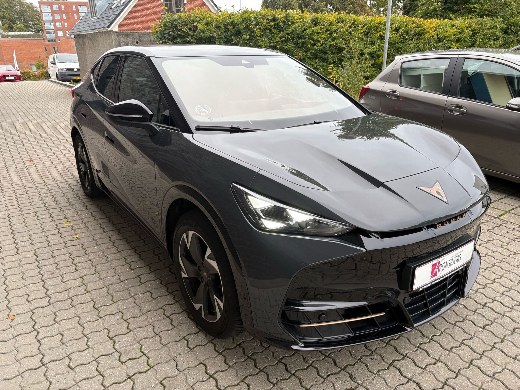 Grå Cupra Tavascan fra 2025