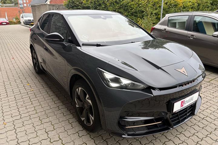 Grå Cupra Tavascan fra 2025