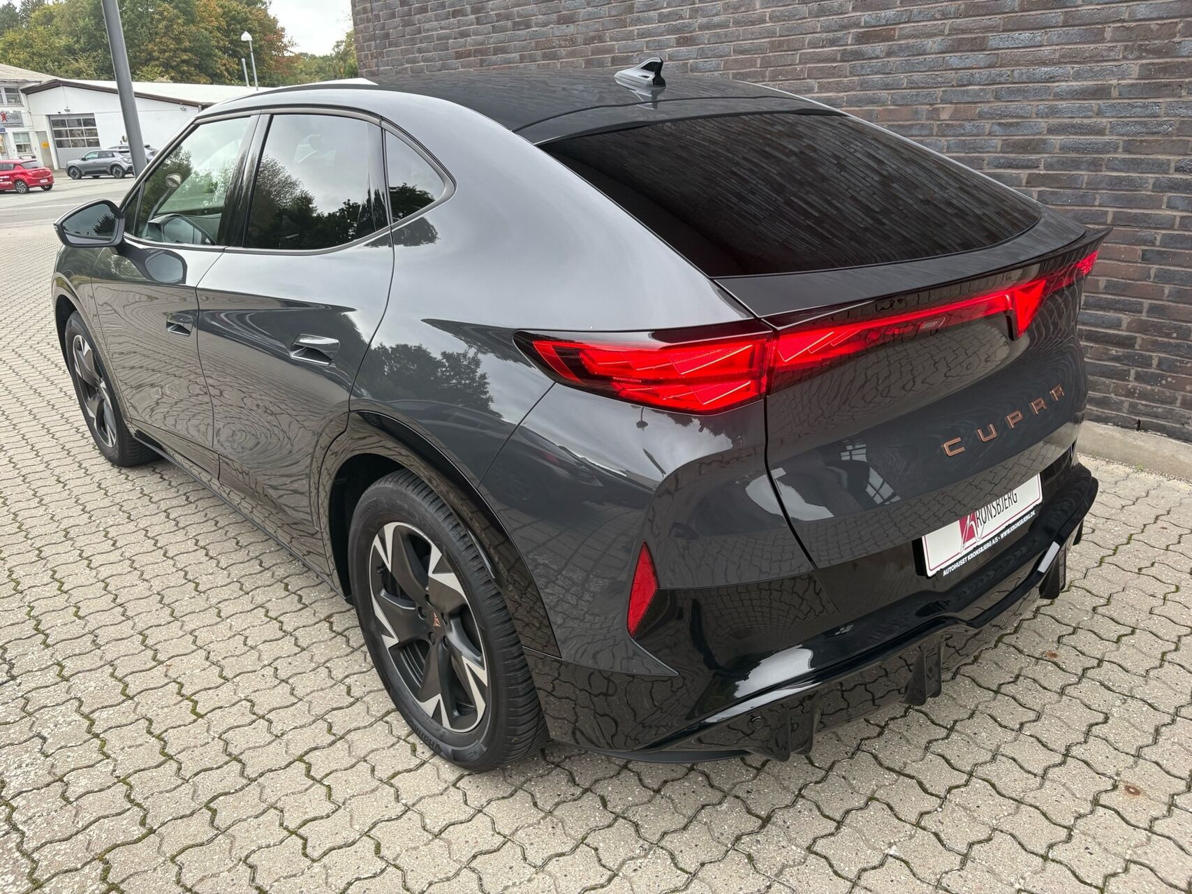 Grå Cupra Tavascan fra 2025