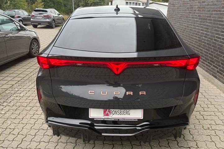 Grå Cupra Tavascan fra 2025