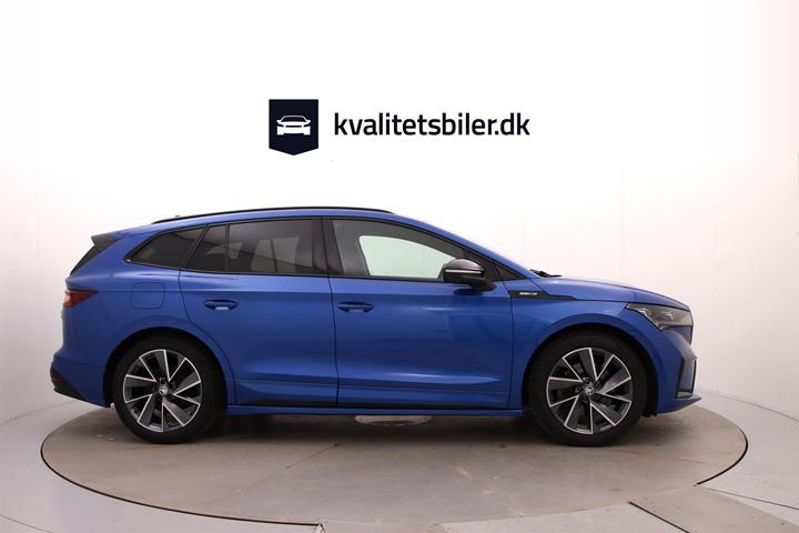 Blå Skoda Enyaq fra 2023
