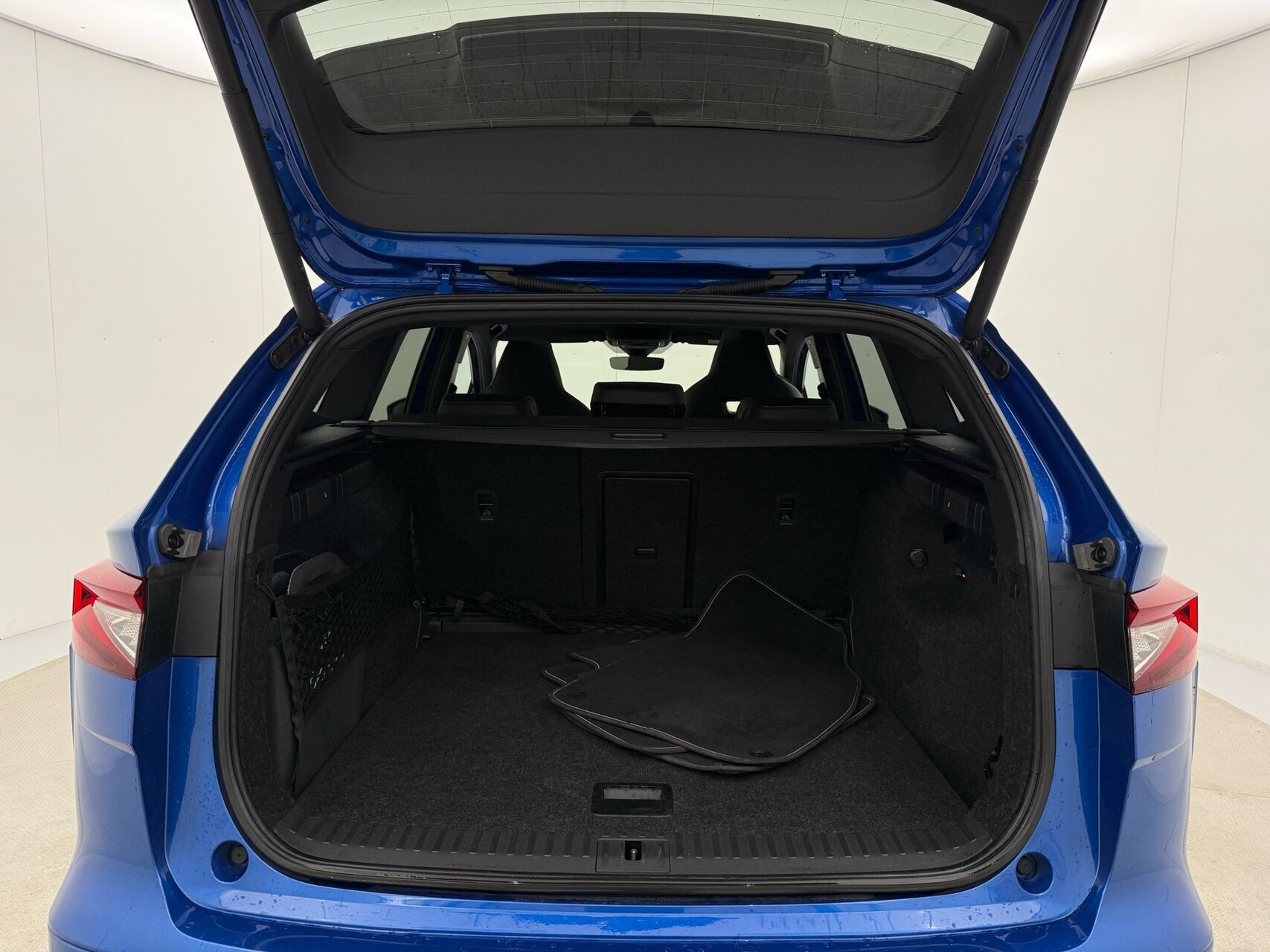 Blå Skoda Enyaq fra 2023