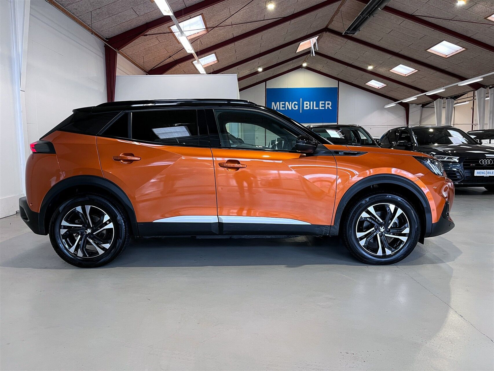 Orange Peugeot e-2008 fra 2022