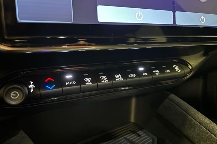 Sort Alfa Romeo Junior fra 2025