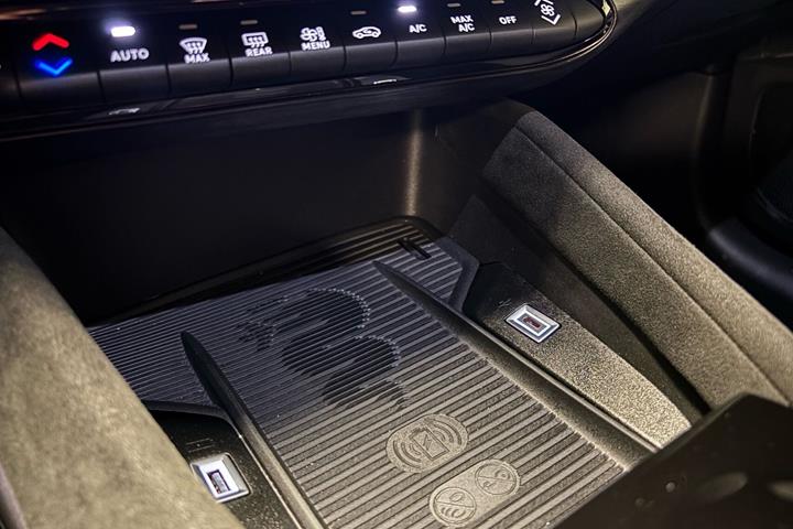 Sort Alfa Romeo Junior fra 2025