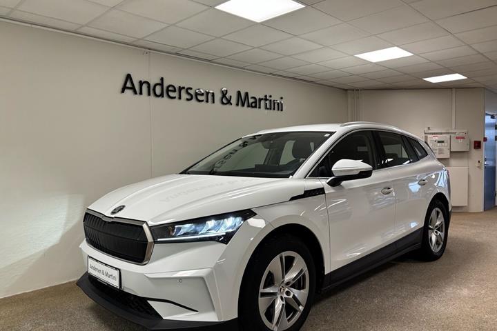 Hvid Skoda Enyaq fra 2023
