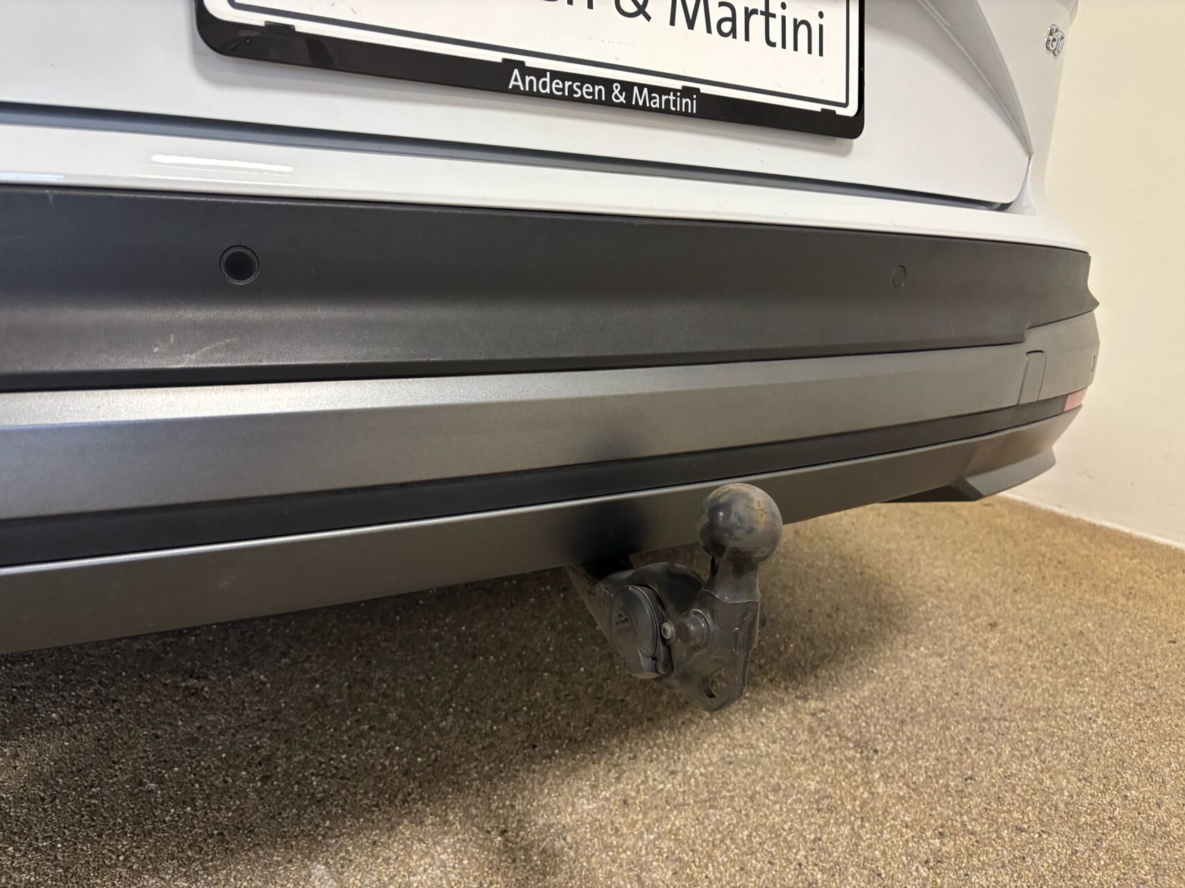 Hvid Skoda Enyaq fra 2023