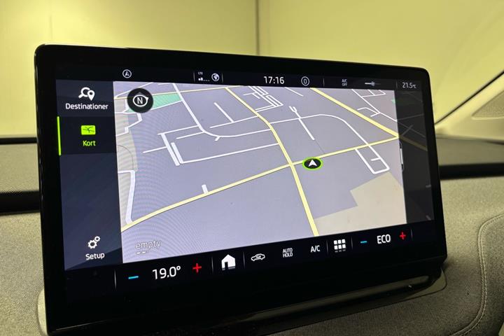 Hvid Skoda Enyaq fra 2023