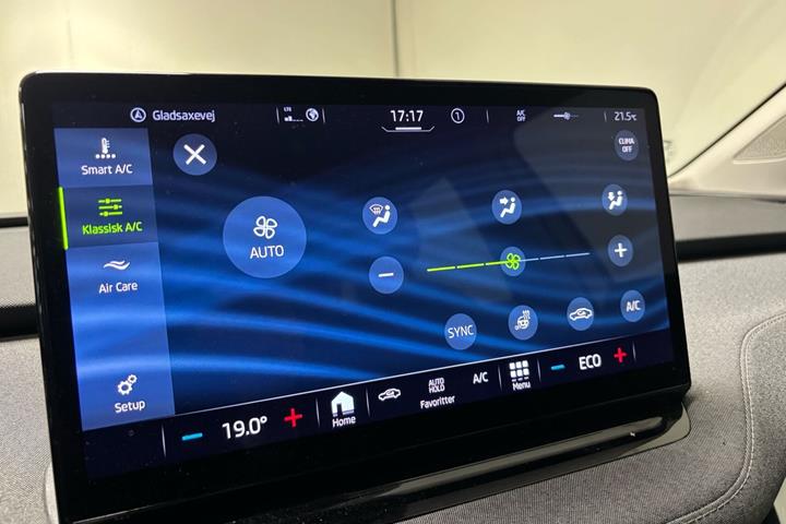 Hvid Skoda Enyaq fra 2023