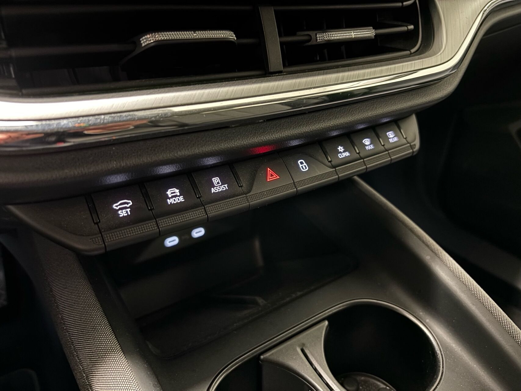 Hvid Skoda Enyaq fra 2023