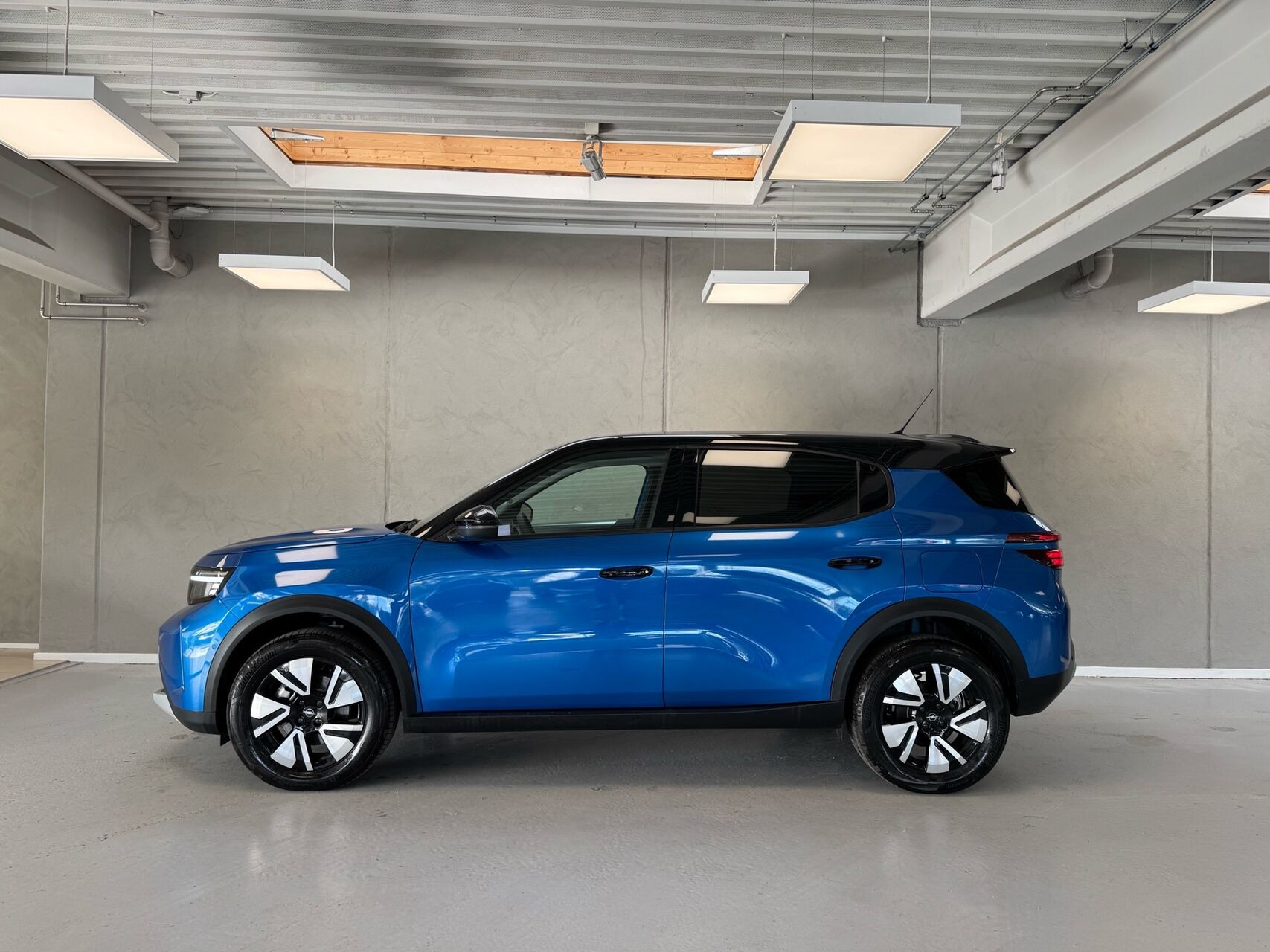 Blå Opel Frontera fra 2025