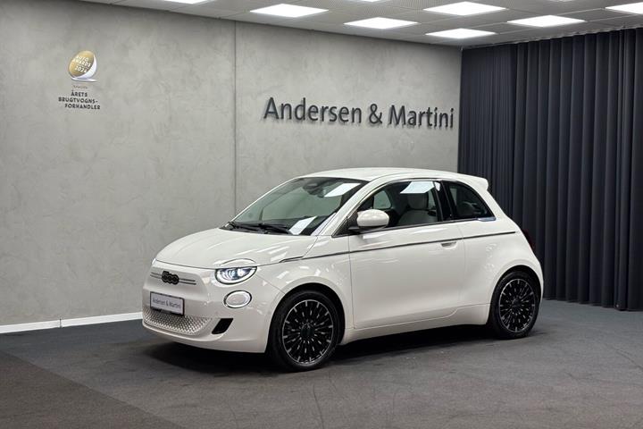 Hvid Fiat 500e fra 2023