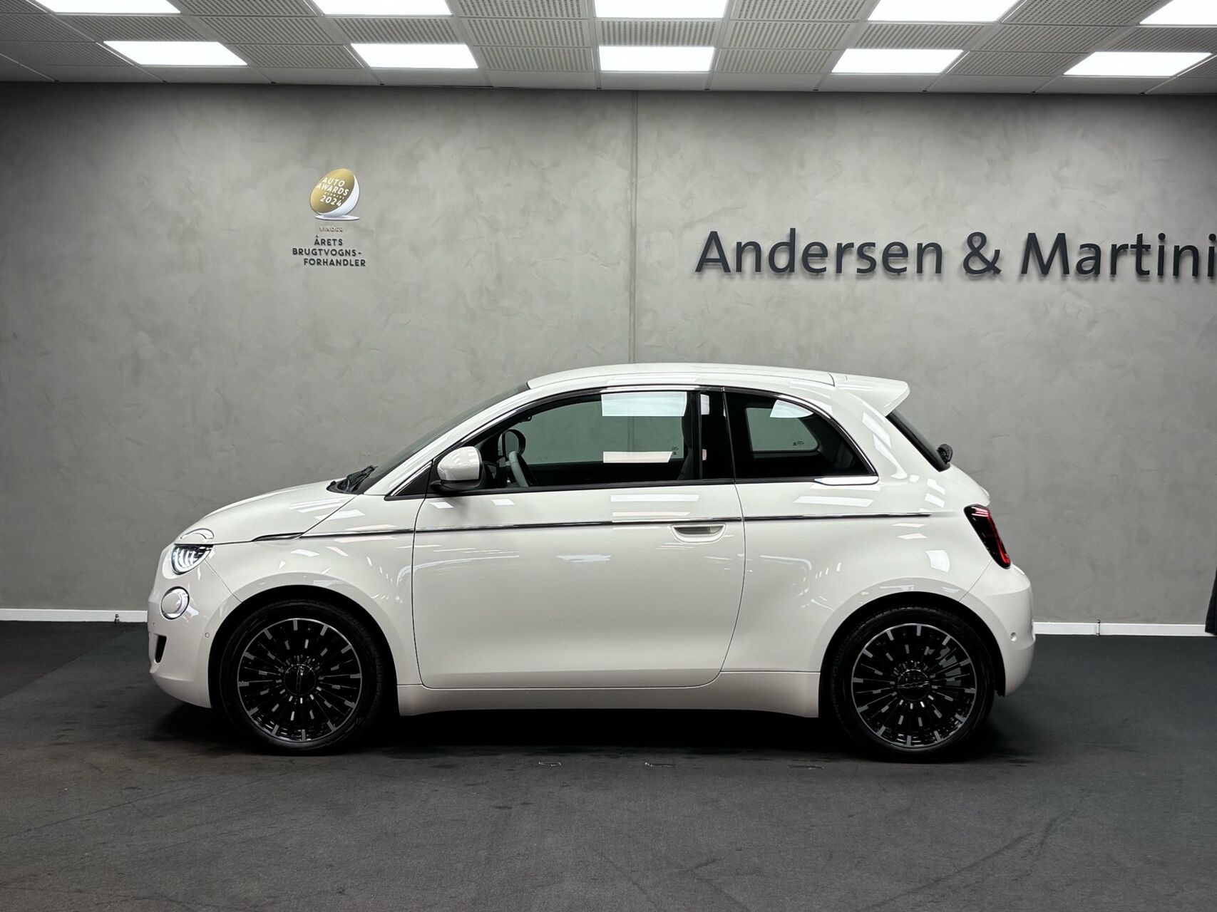 Hvid Fiat 500e fra 2023