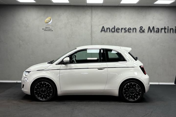 Hvid Fiat 500e fra 2023
