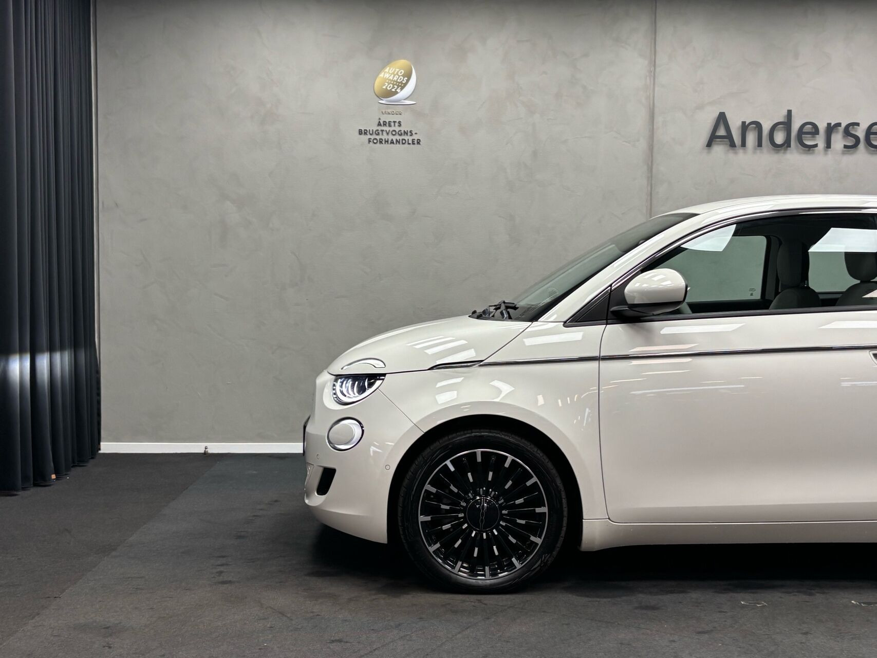 Hvid Fiat 500e fra 2023