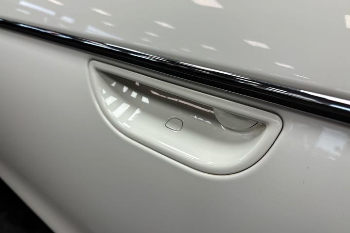 Hvid Fiat 500e fra 2023