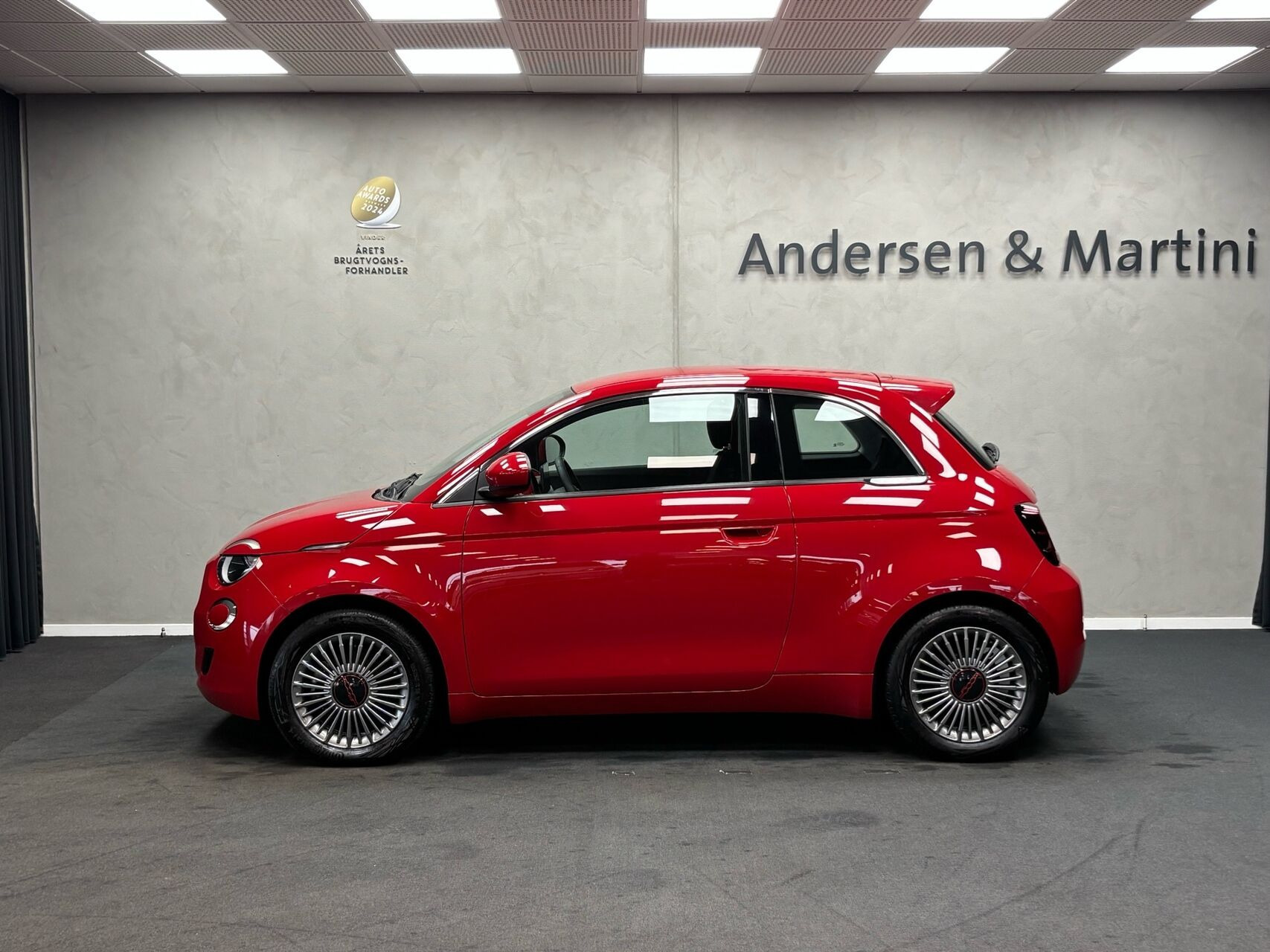 Rød Fiat 500e fra 2023