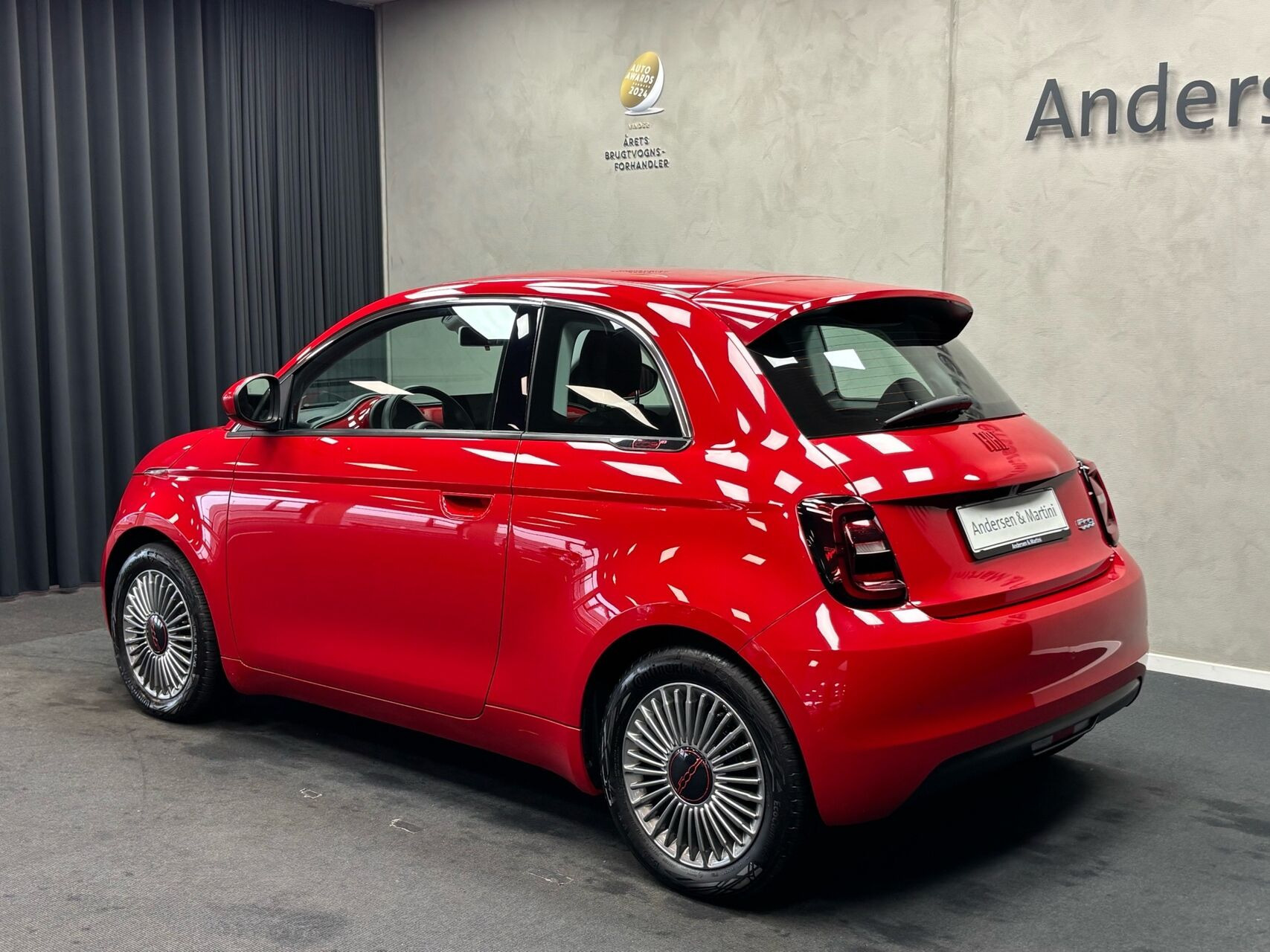 Rød Fiat 500e fra 2023