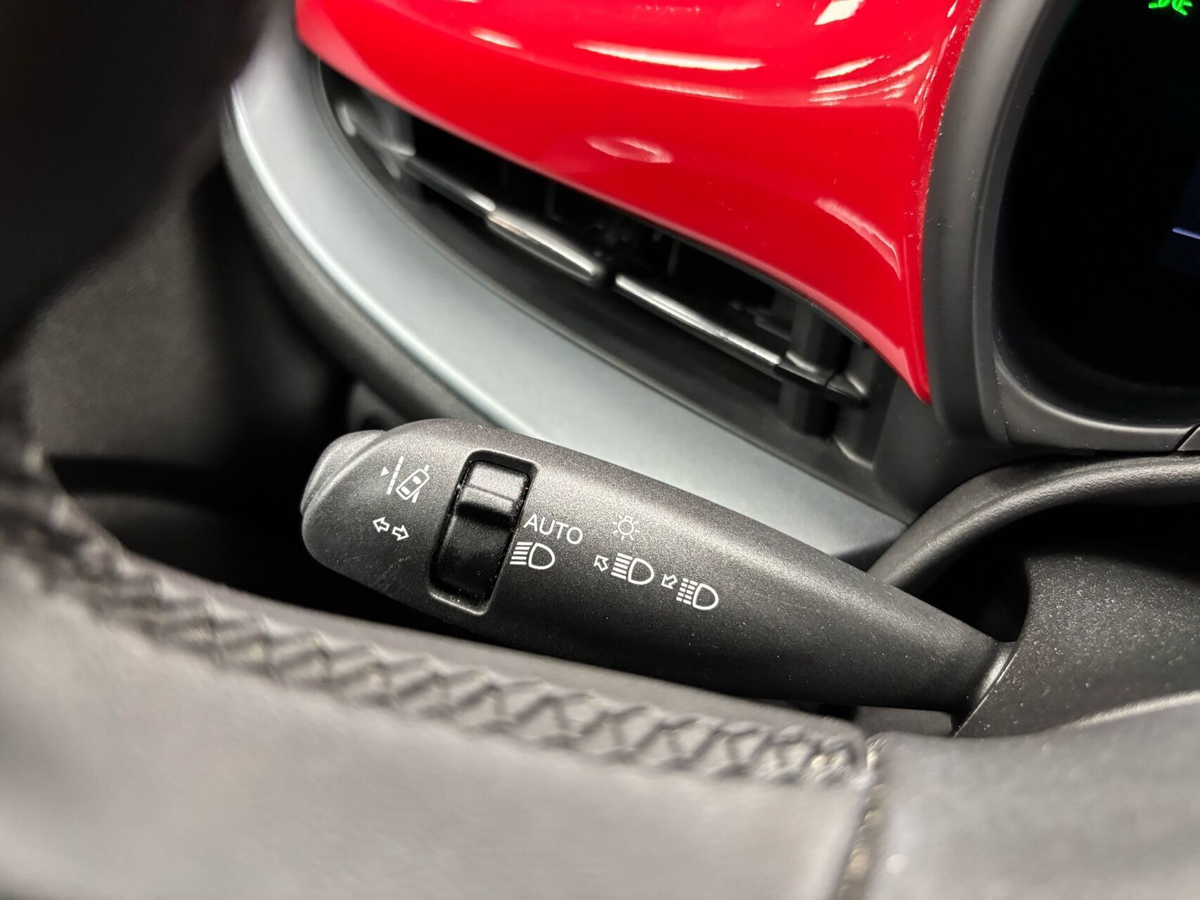 Rød Fiat 500e fra 2023