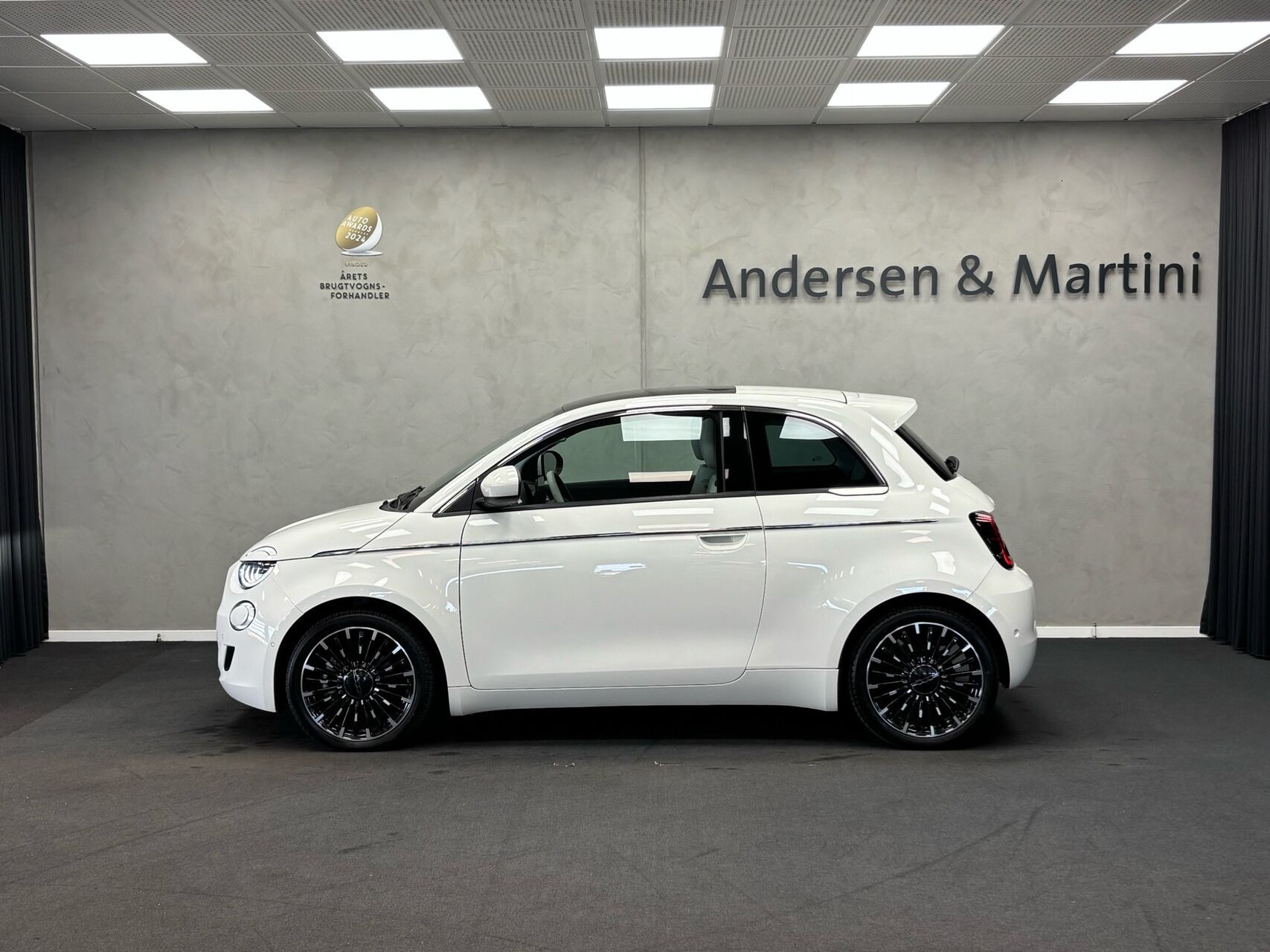 Hvid Fiat 500e fra 2023