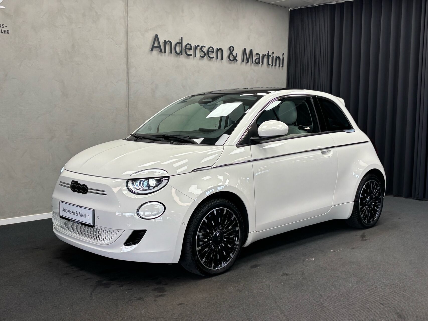 Hvid Fiat 500e fra 2023