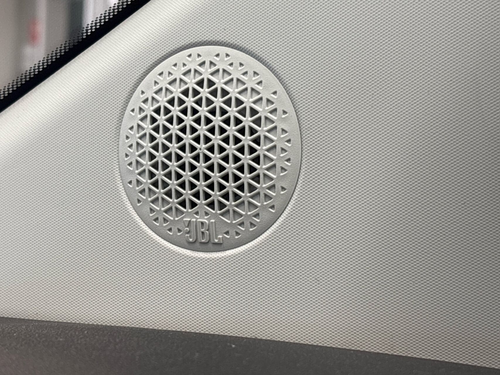 Hvid Fiat 500e fra 2023