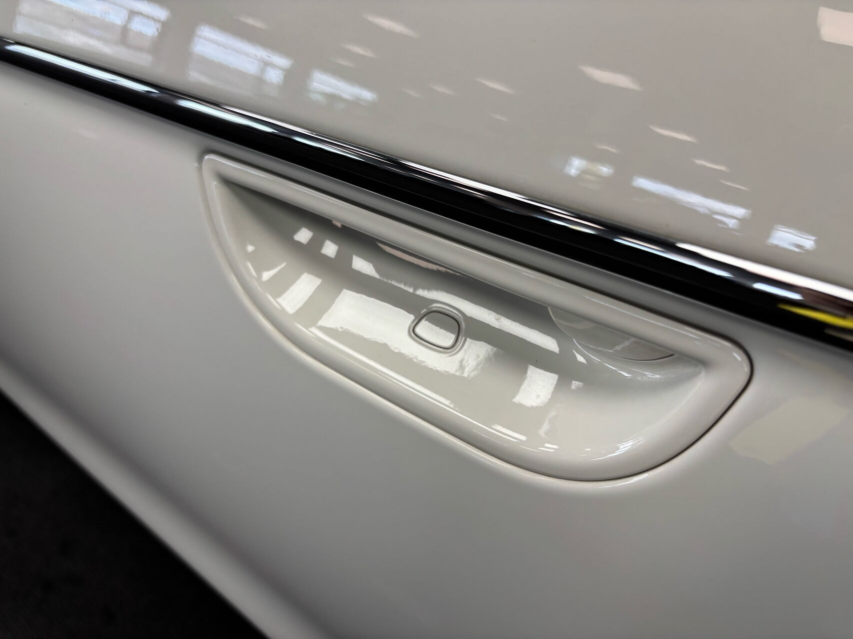 Hvid Fiat 500e fra 2023