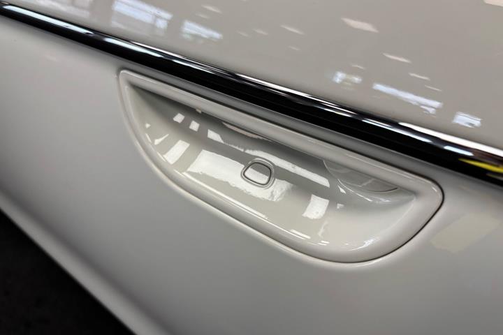 Hvid Fiat 500e fra 2023