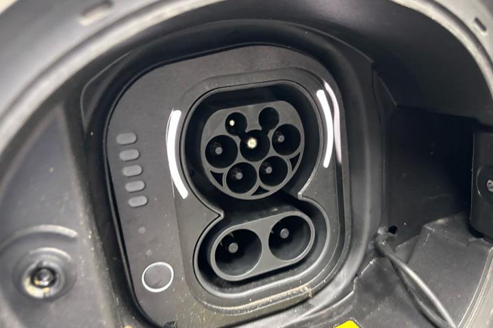 Hvid Fiat 500e fra 2023